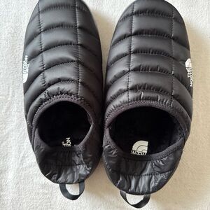The North Face women’s ThermoBall Mule Slippers Cozy Black Winter Size 9